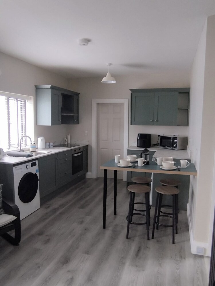 Apartment - Sleeps 4 - Near Aran Islands - Parking