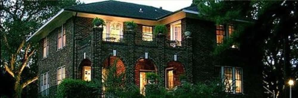 Far View - A Bed & Breakfast Estate