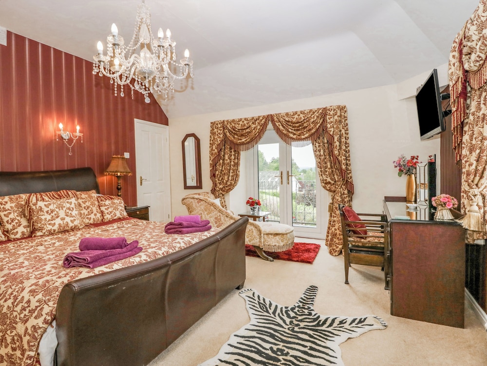 Storrs Lodge