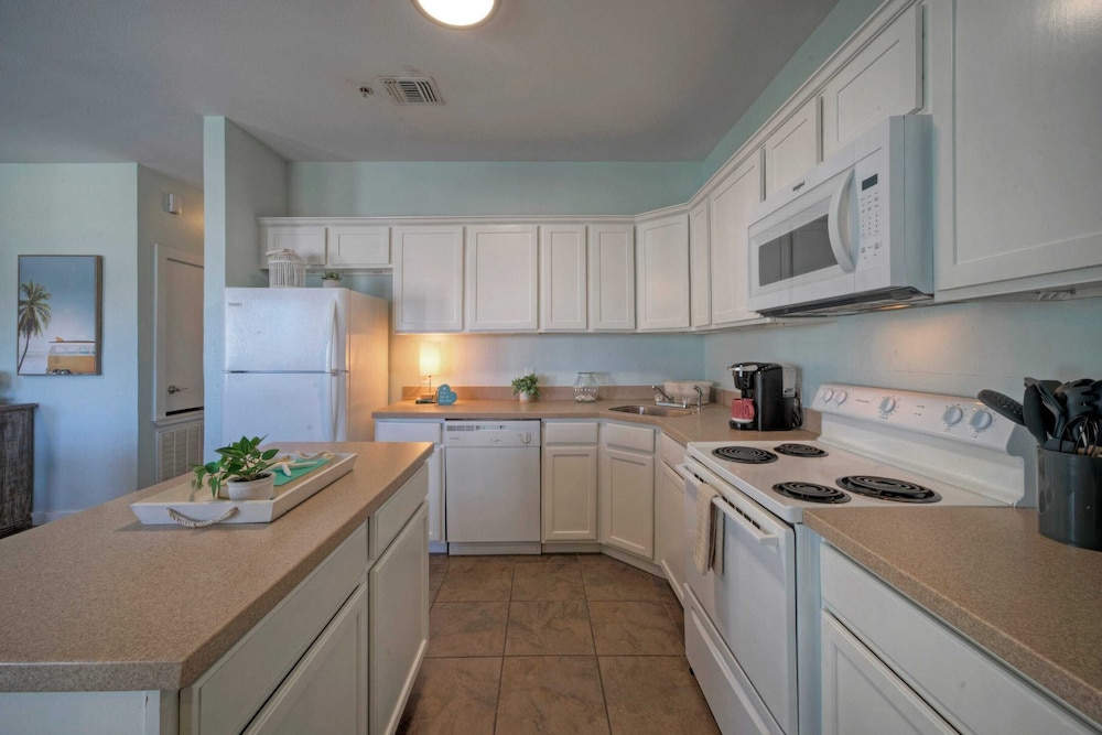 Sleeps 10 Two Condos. Pet-friendly + Beach Access