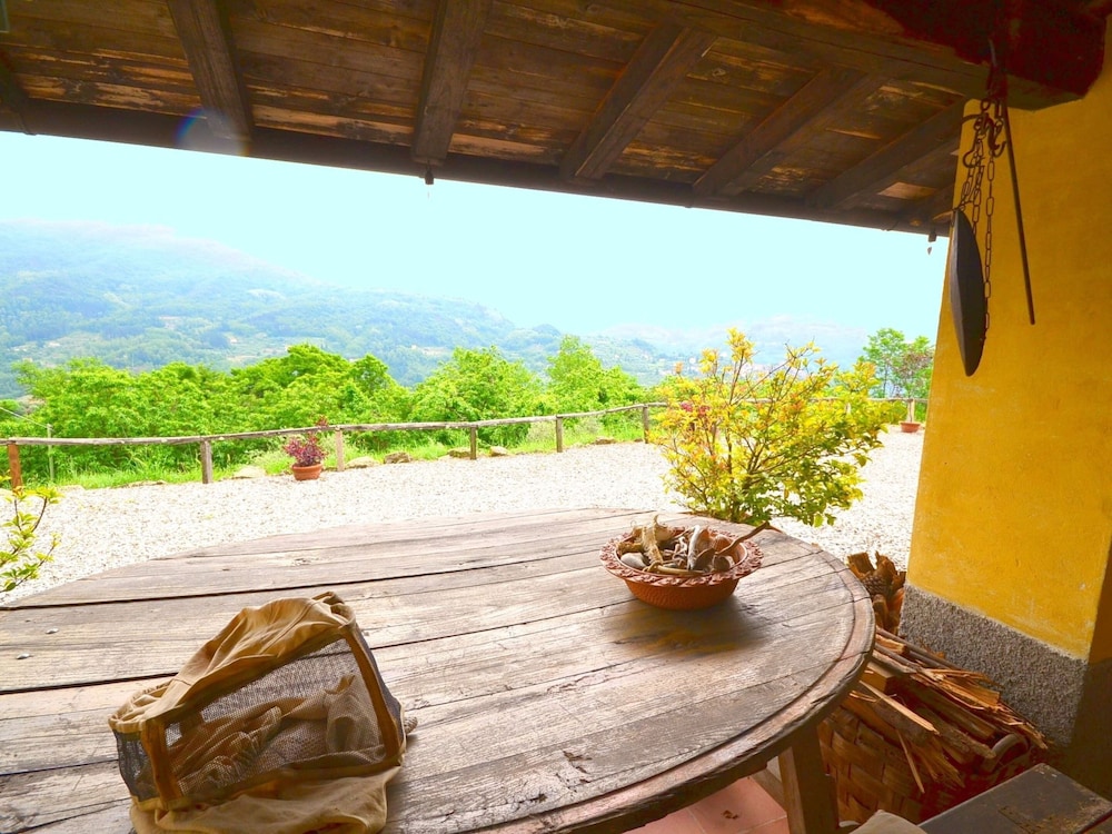 Vintage Cottage in Pescia with Hot Tub view 3