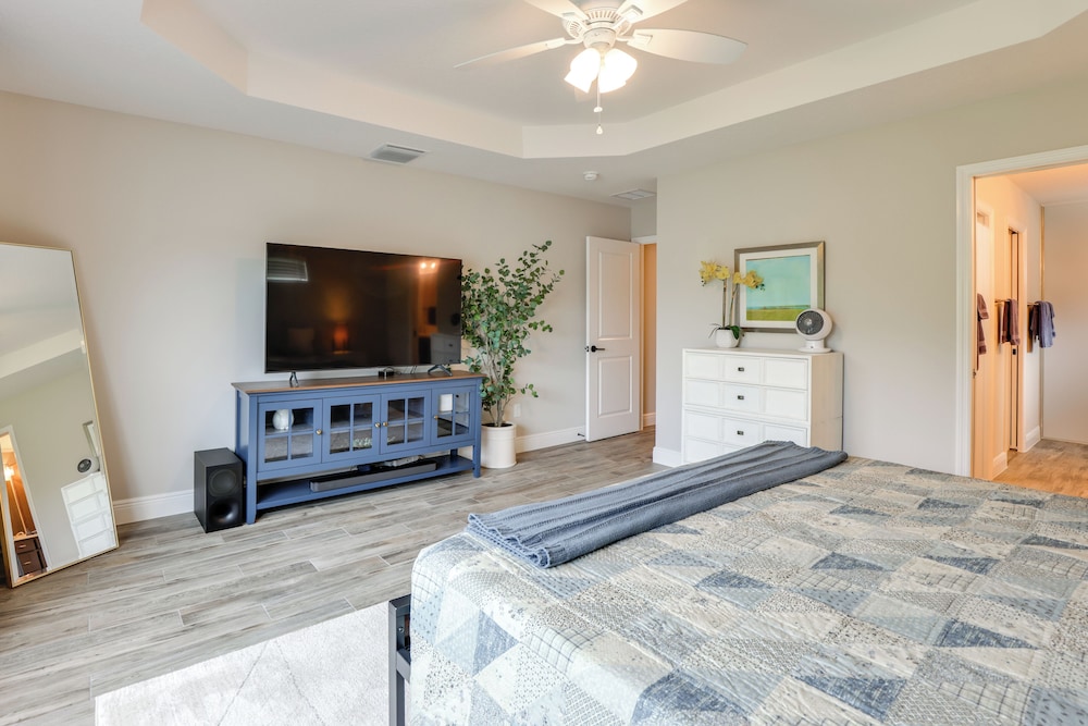 Golf Cart & Home Office: The Villages Retreat!