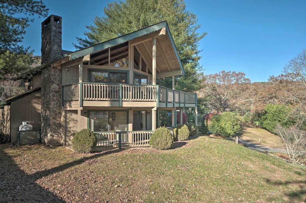 Serene Sky Valley Home w/ 180 Degree Mountain View