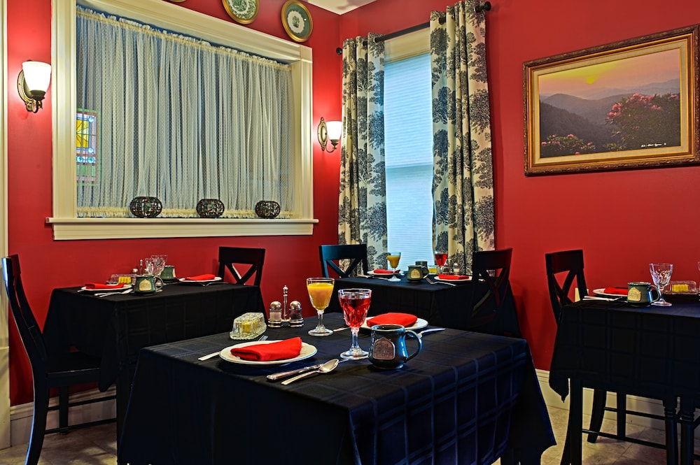 Ash Street Inn view 4