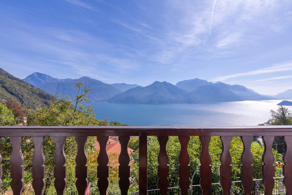 Villa La Volpe Plesio view 4