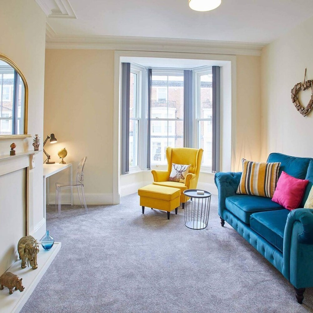 Host Stay The Funky Robin view 4
