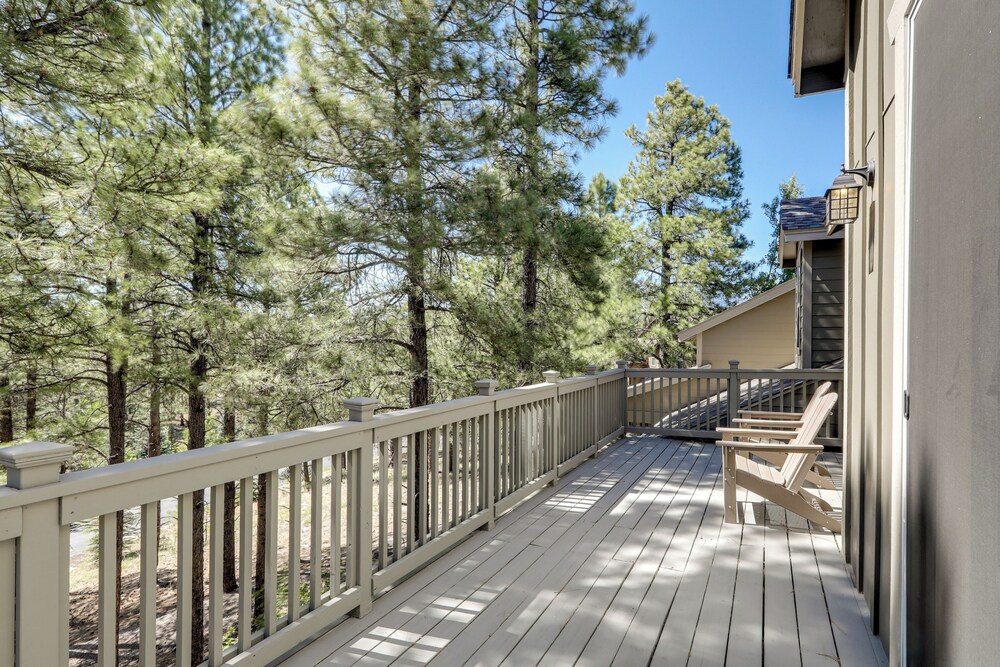 Tasteful Flagstaff Townhome w/ 2 Furnished Decks