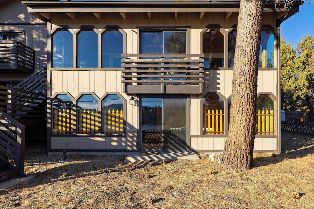 Viewtopia by Avantstay Lakefront Views + Hot Tub