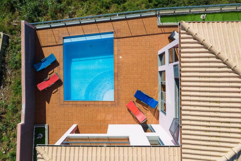 Canhas Views Pool and Barbecue view 2