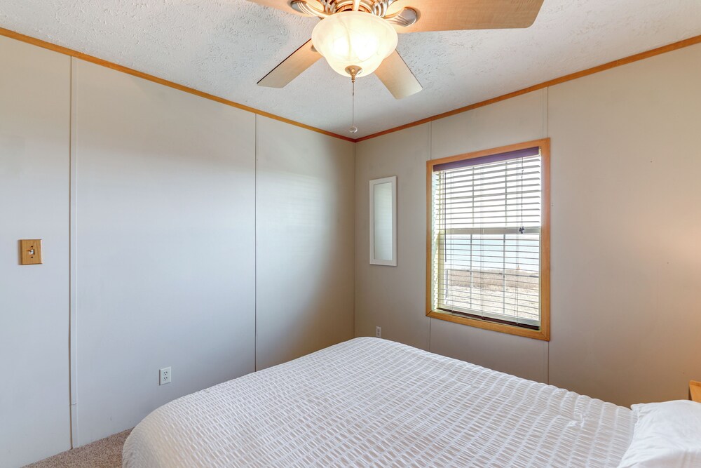 11 Mi to Chincoteague: Atlantic Home w/ Decks!
