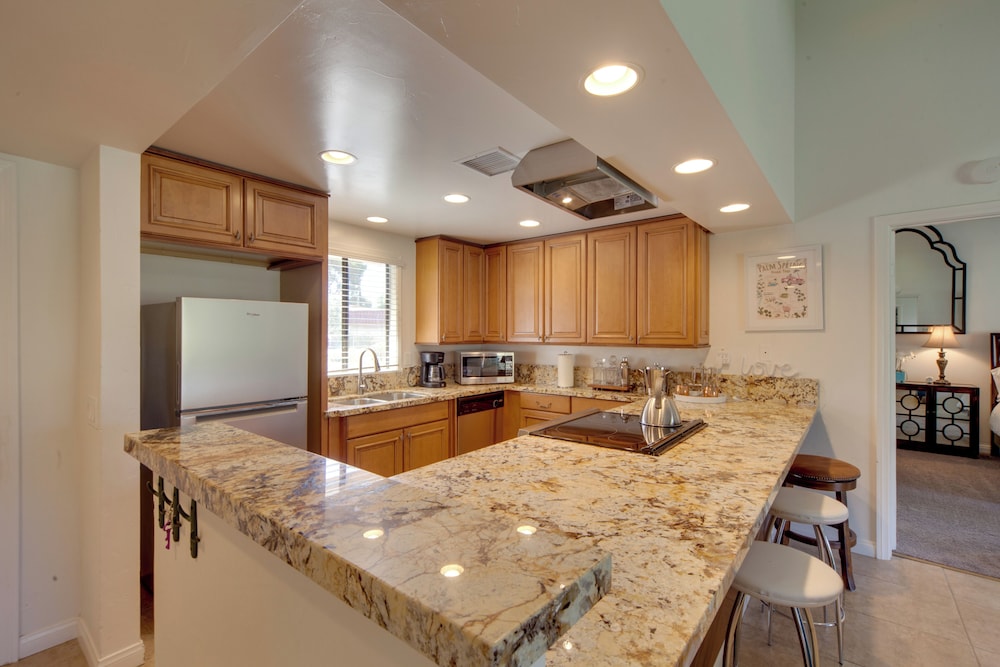 Pet-friendly Stay w/ Patio in Palm Desert Resort!