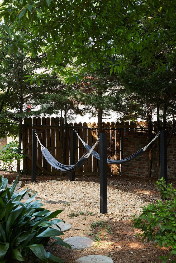 Apt1 Edenbrae - Serene Walkable Modern Retreat Named Best in Bham