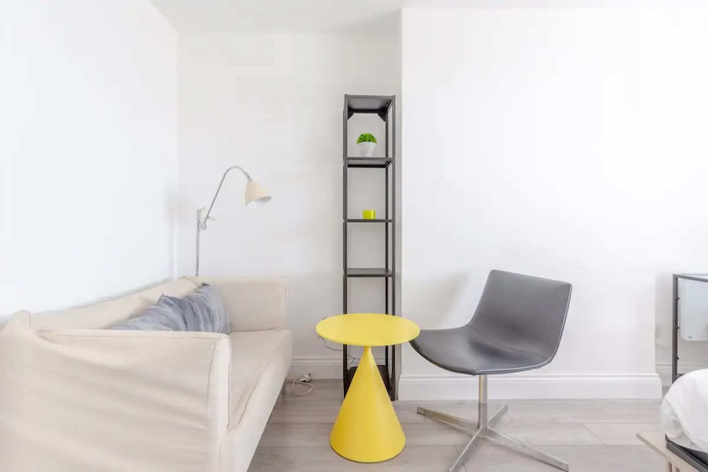 Studio Flat With Views of Lord's Cricket Ground