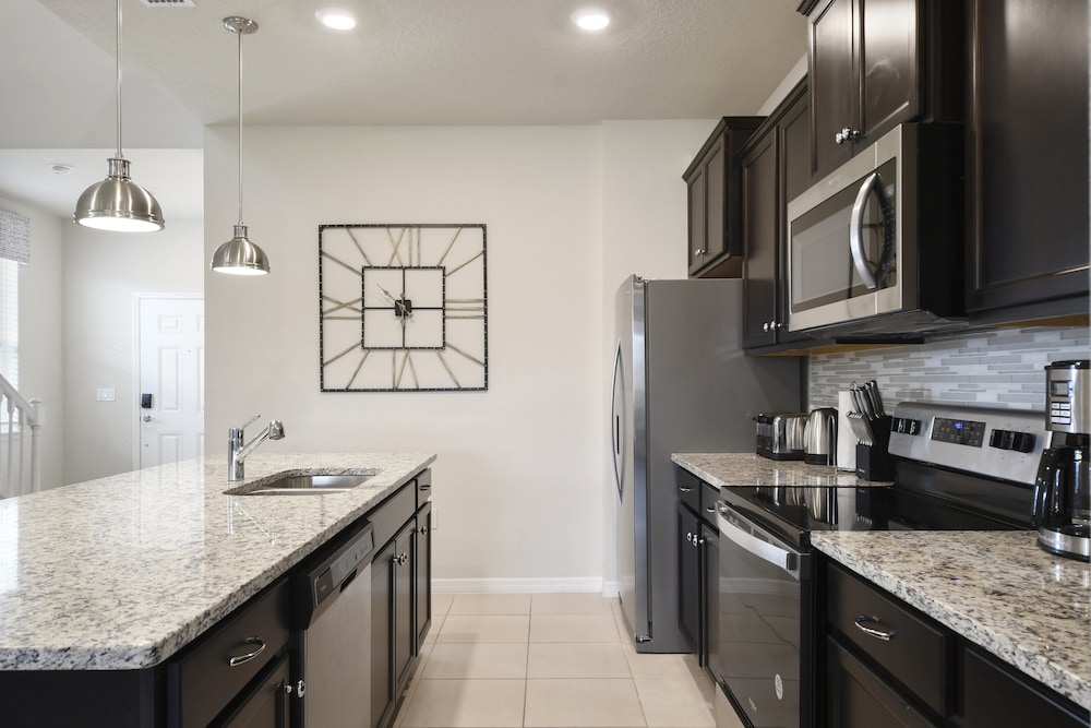 Relax in Style Pool, Resort Amenities, Near Disney