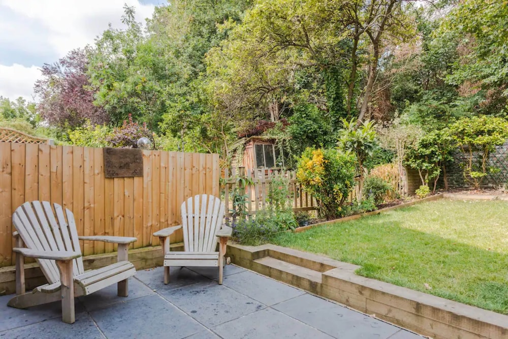 Modern 3 Bedroom Home in Honor Oak Beside Nature Reserve