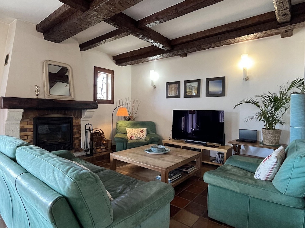 Holiday Home With Sauna, Saint-sauveur