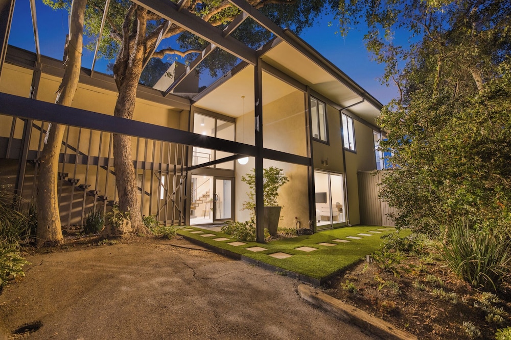 Solara Point - Sunset to Skyline With Pool & Epic Views