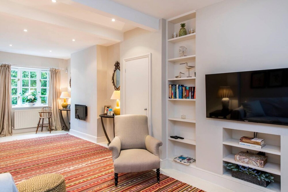 Delightful 2-bed Home Fulham