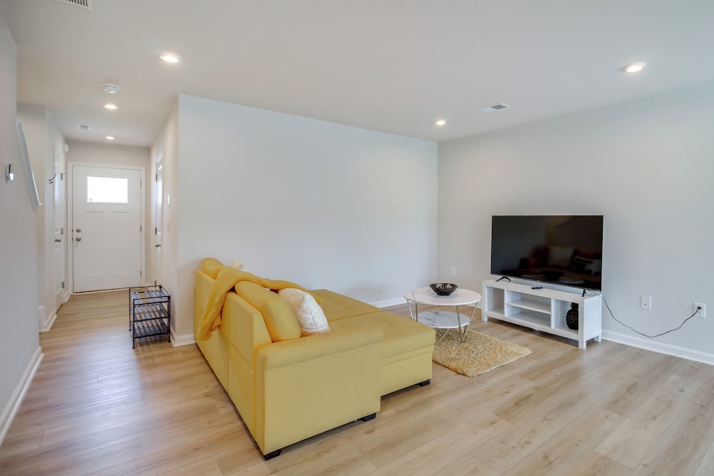 Modern Townhome w/ Patio 7 Mi to Dtwn Cartersville