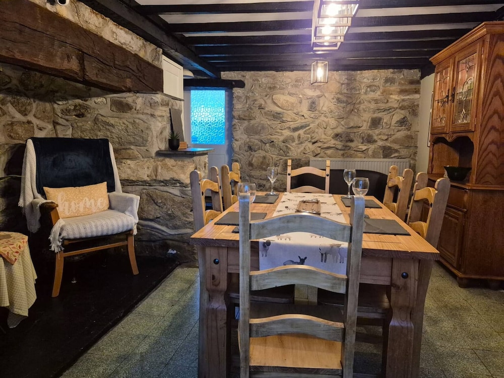 Charming Dolgellau Townhouse With Garden, Perfect for Families