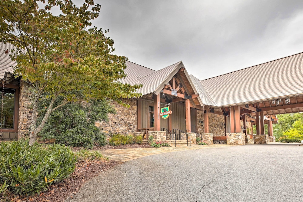 Big Canoe Condo w/ Lake & Golf Course Access! view 4
