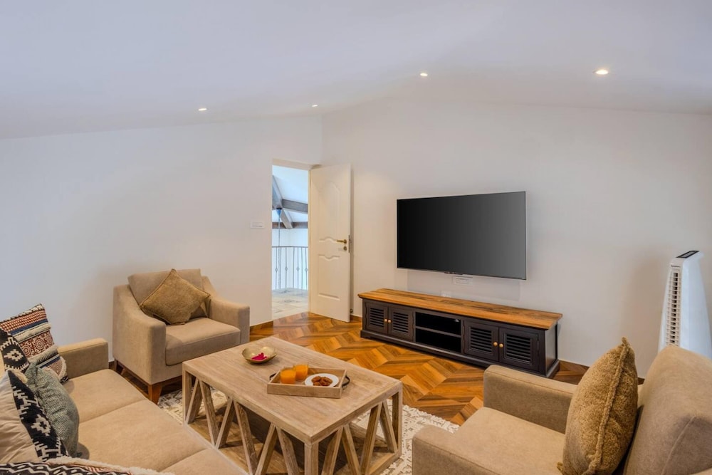 5bhk With Pool 1 5 km From Thalassa Casa Amour