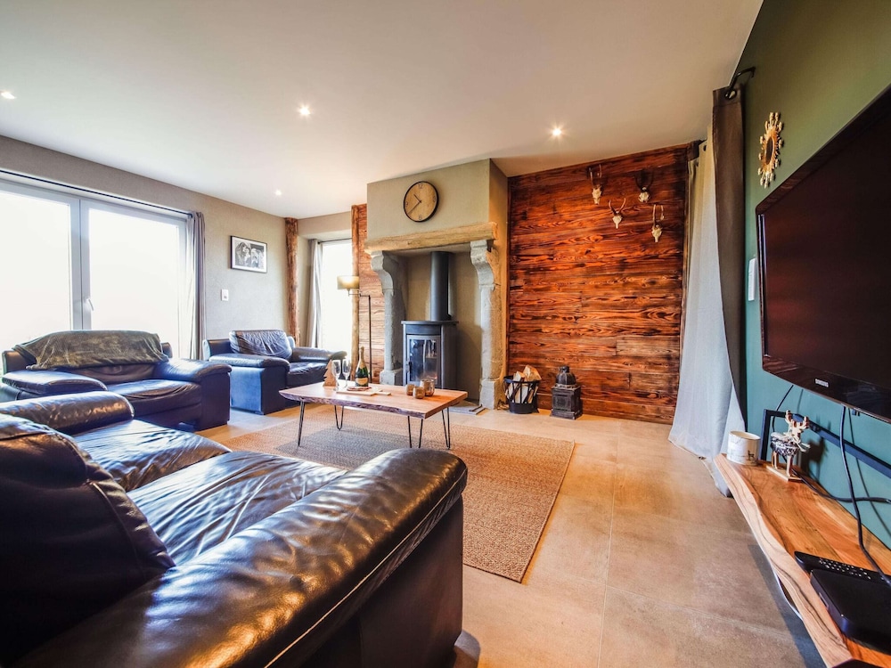 Quietly Located Farmhouse L'echappee Belle