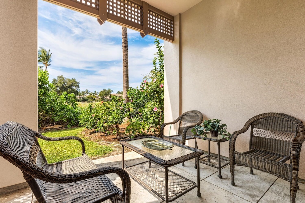 Beautifully Furnished - Hawaiian Villa - AC & Wifi! - Vrkcv