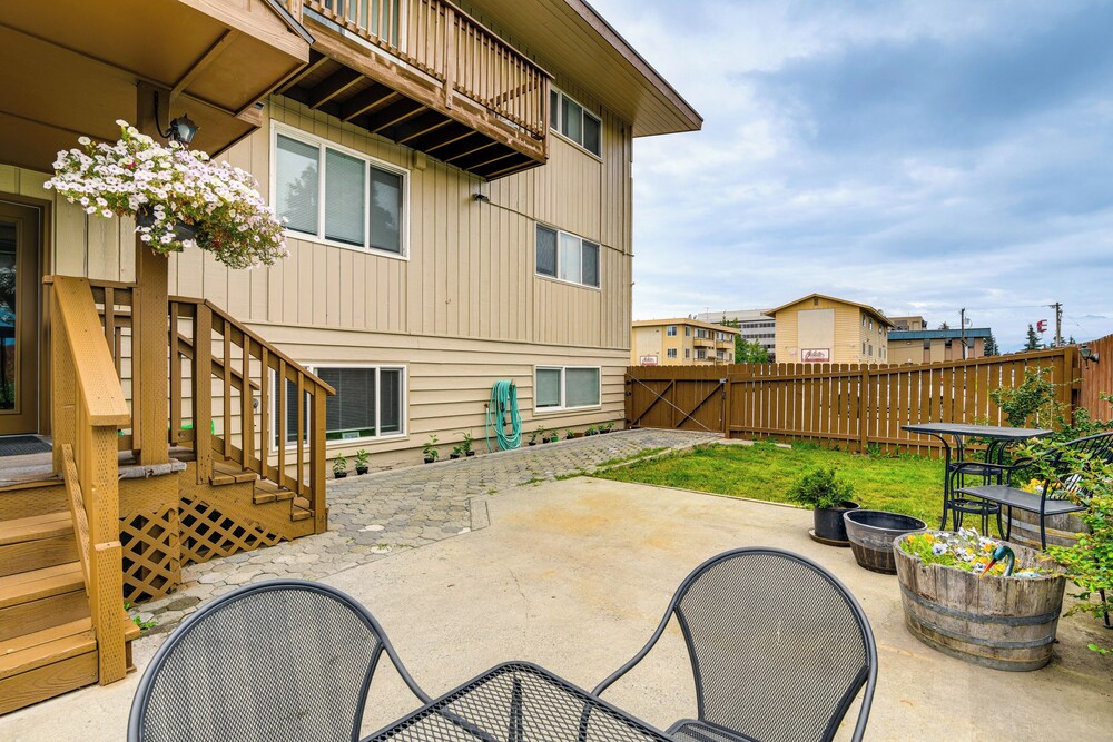 Cozy Anchorage Apartment w/ Mountain Views view 4