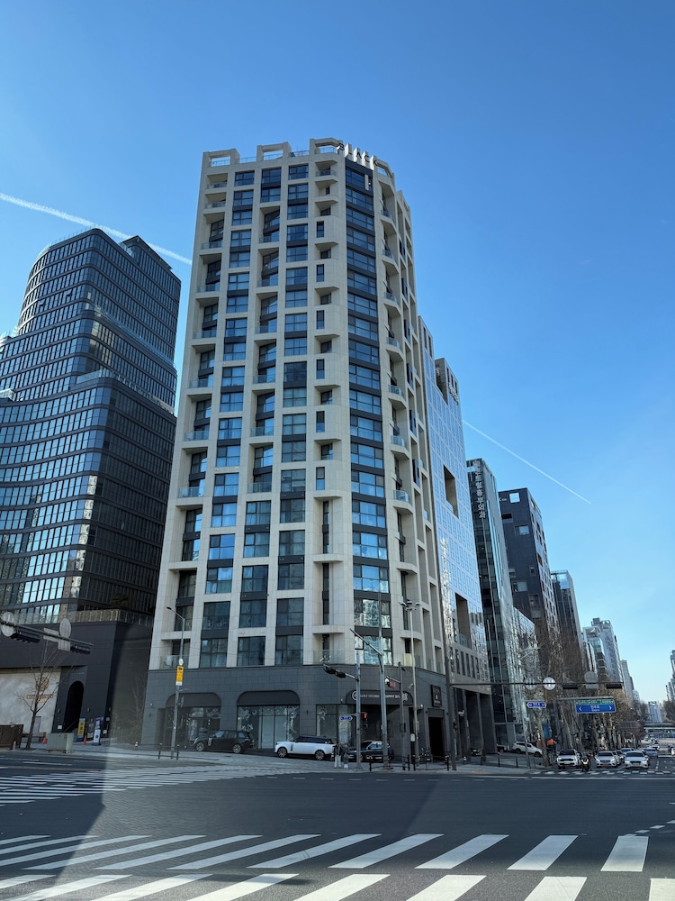 Caelum Black Gangnam Luxury Apt