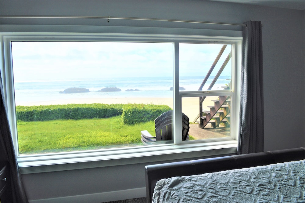 On the Beachfront Vacation Rentals