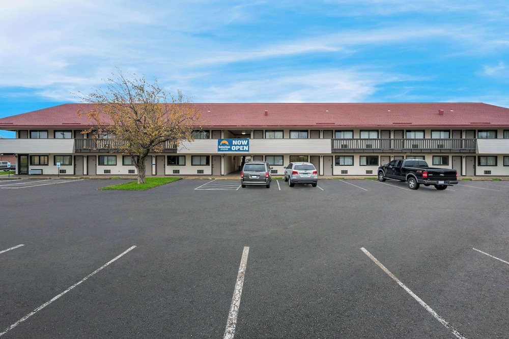 Peoria Vacations - Suburban Studios Peoria - Property Image 1