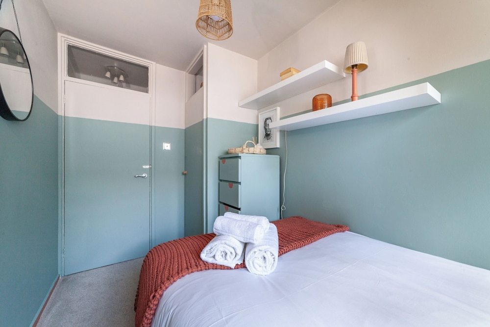 Mezzanine 3-bed In Central London
