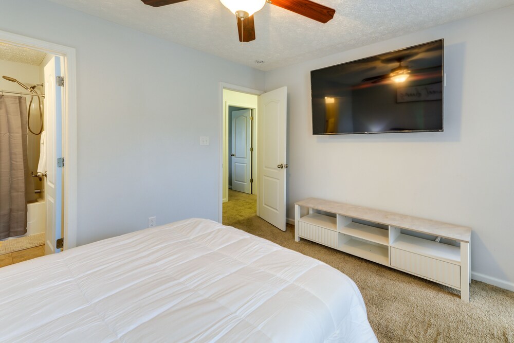 Havelock Home: Private Yard, 2 Mi to Cherry Point! view 3