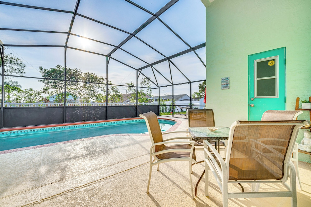 Private Pool & Yard: Family Getaway in Davenport