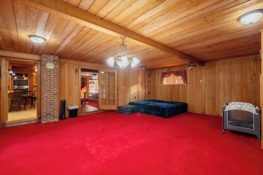 Pet-friendly 3BR Lake House Firepit & Pier