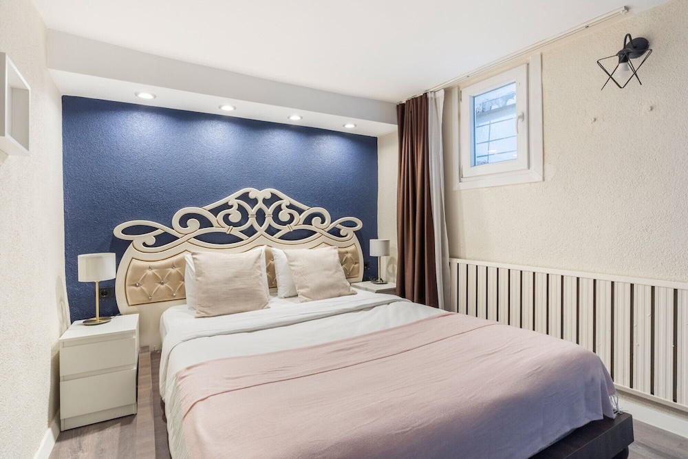 Refreshing Duplex Flat With Jacuzzi in Sisli