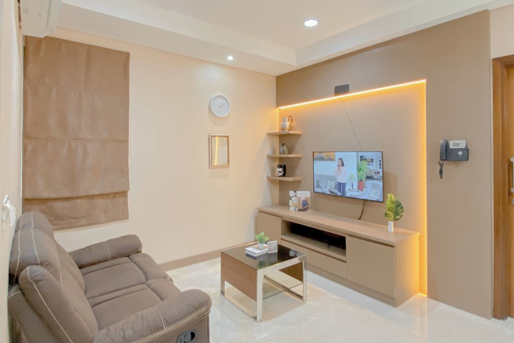 Spacious And Comfy 1Br At L'Avenue Pancoran Apartment