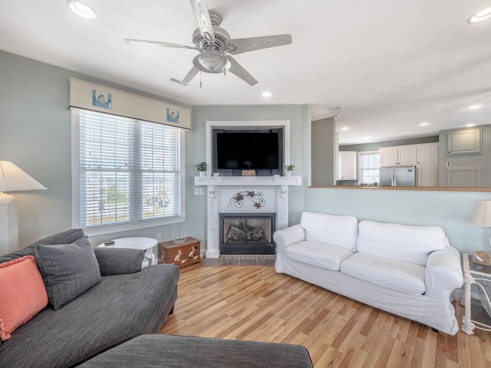 Skipper's Hideout by Topsail Realty