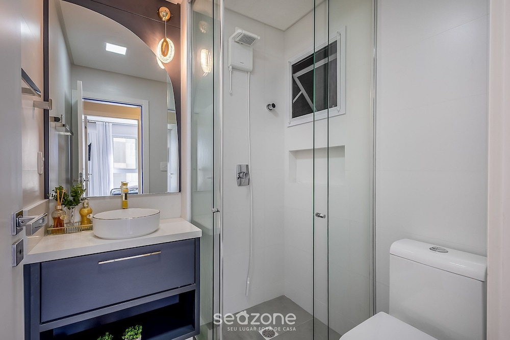 Modern 3BR apt Near the Beach Ema0201