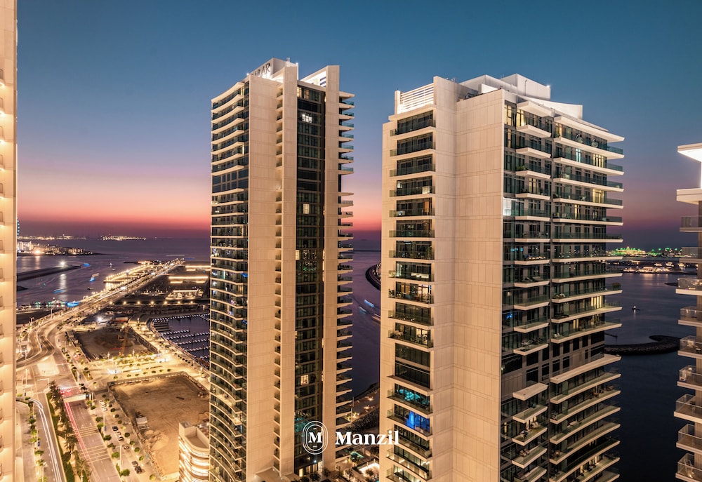 Manzil - Stylish 1BR in Emaar Beachfront