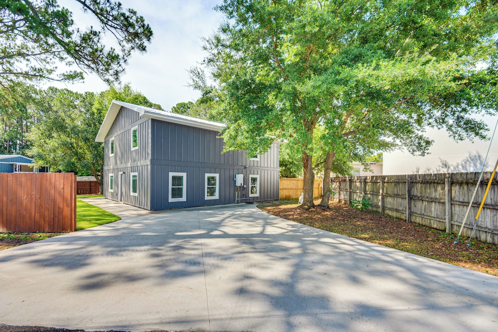 3 Mi to Navarre Beach: Home w/ Furnished Patio