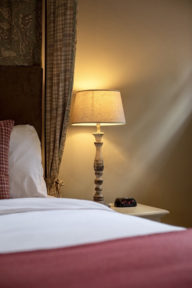 Aylesbury Vacations - The Five Arrows Hotel - Property Image 43