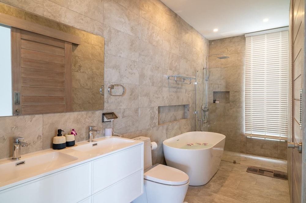 2bedroom TopFloorSeaView apartment KBR39