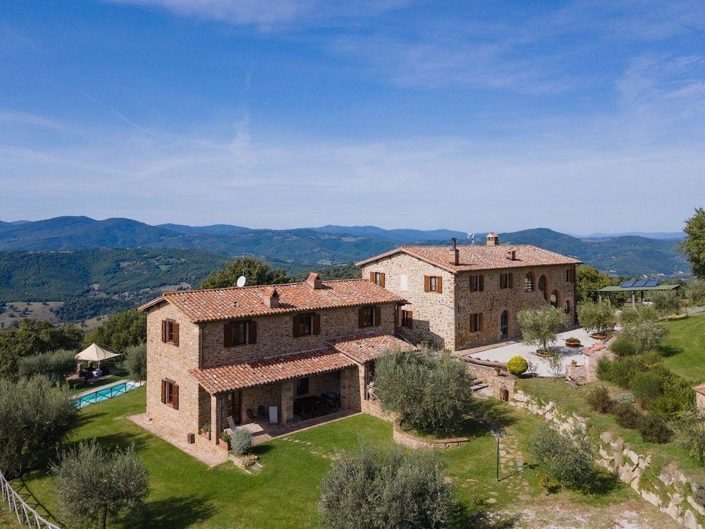 Villa in Umbria With Saltwater Pool