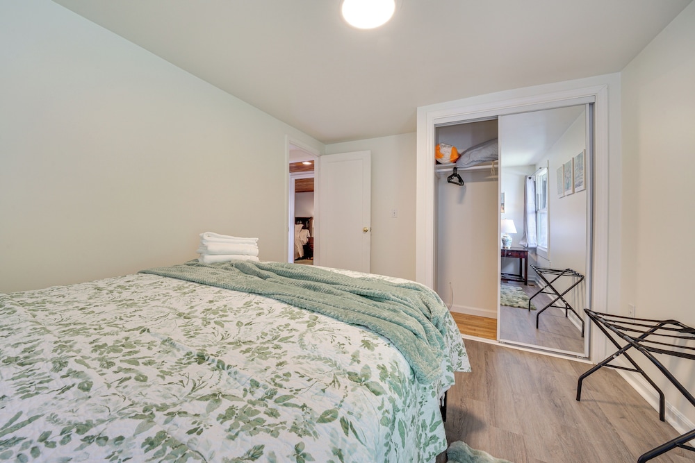 1/2 Mi to Yarrow Bay: Family Home in Kirkland