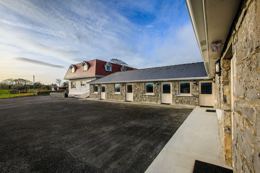 The Red Cottage & Stables