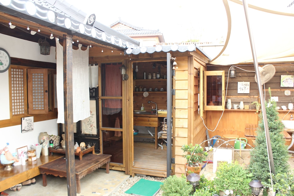 Hohomom Guesthouse