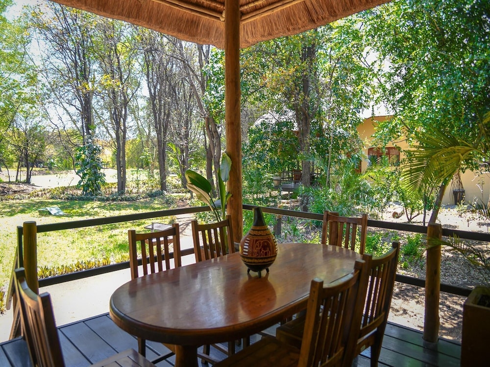 6-person Villa at Kruger Park Entrance view 4