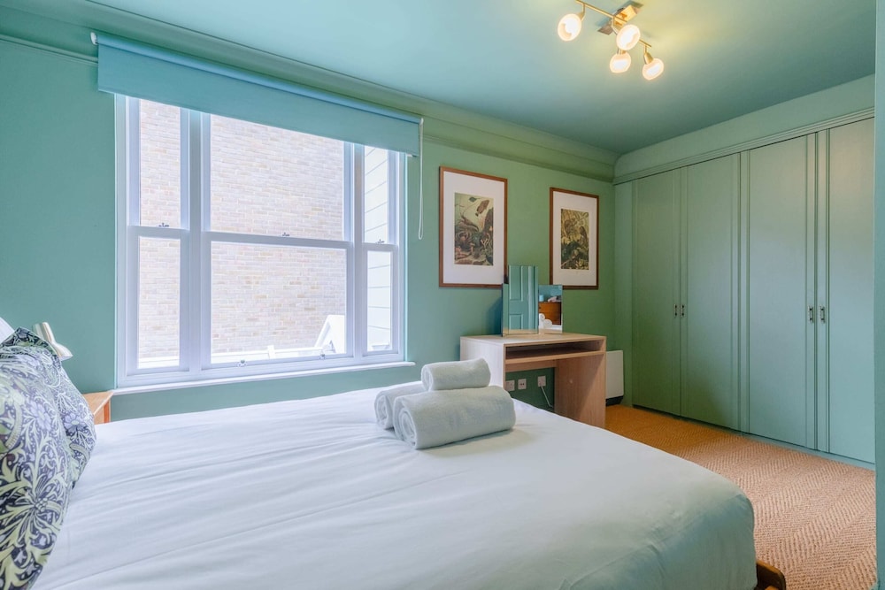 3 Bed House, Sleeps 8 - Near St Pancras